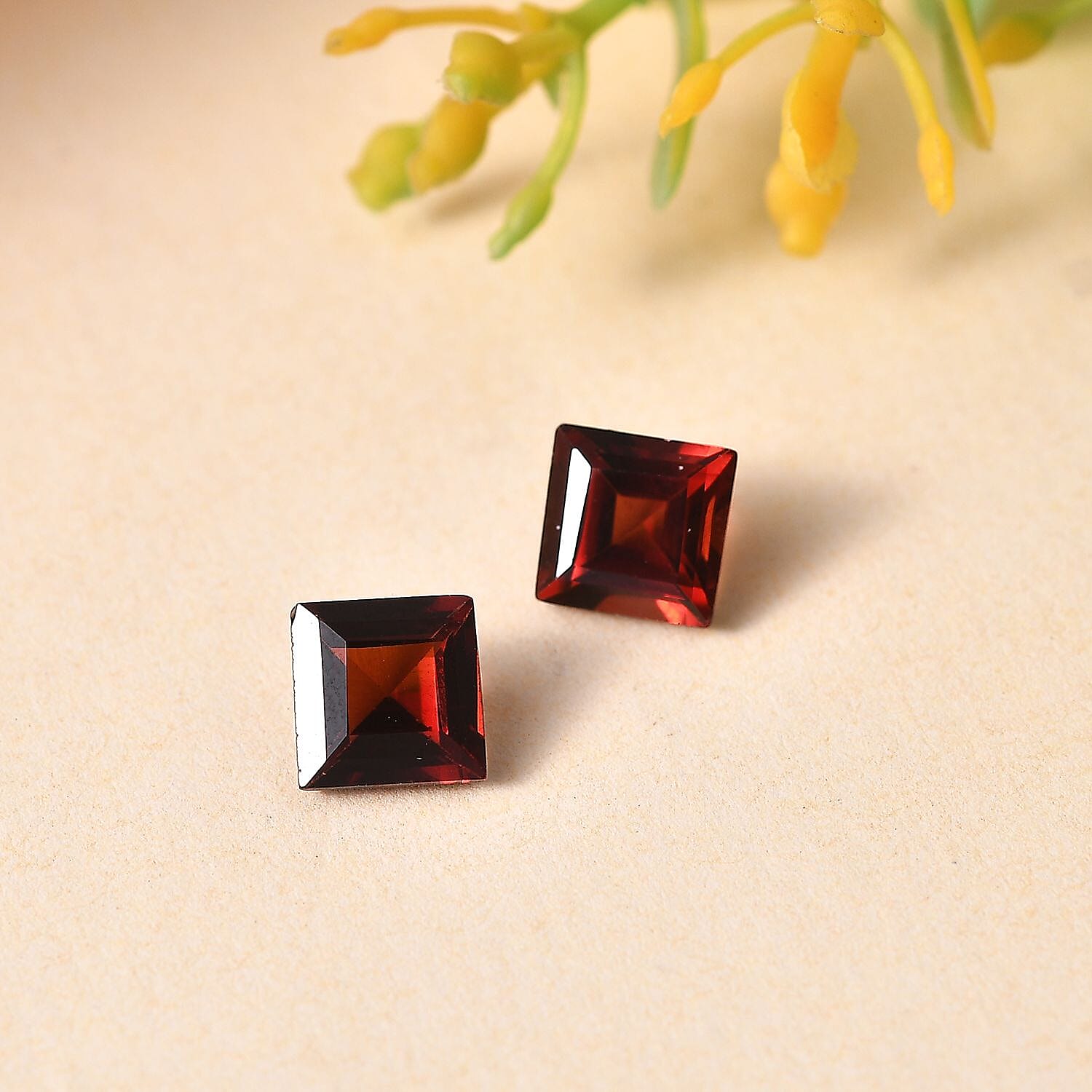 Red Garnet Square Shape Gemstones 2.33 Ct