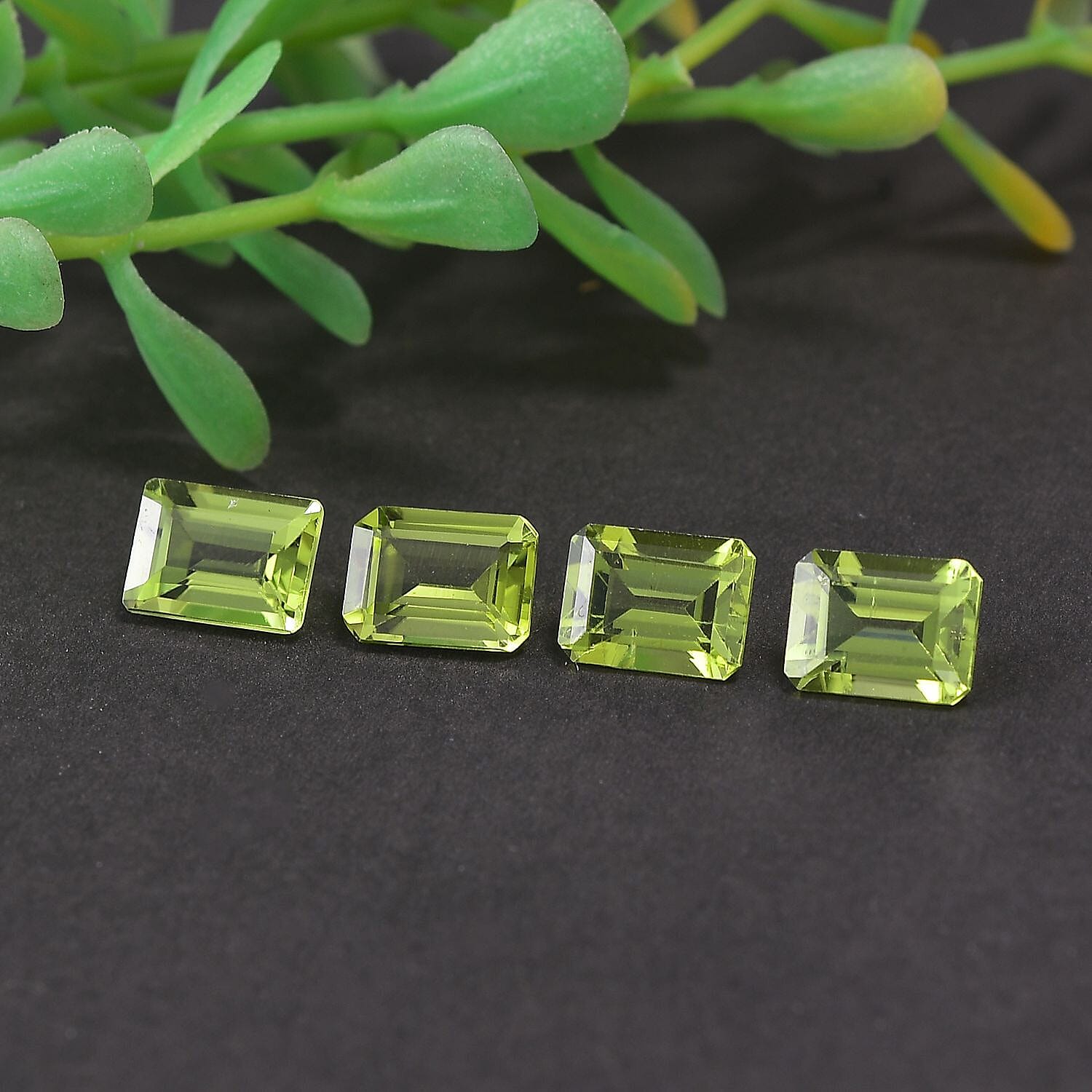Peridot Octagon Shape Gemstones 5.70 Ct