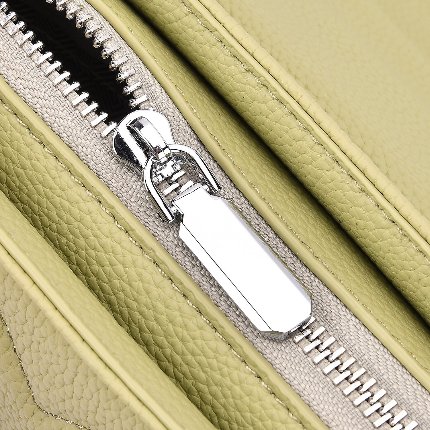 Elegant Genuine Leather Quilted Chevron Pattern Shoulder Bag with Chain Strap - Green Elegant Genuine Leather Quilted Chevron Pattern Shoulder Bag with Chain Strap - Green