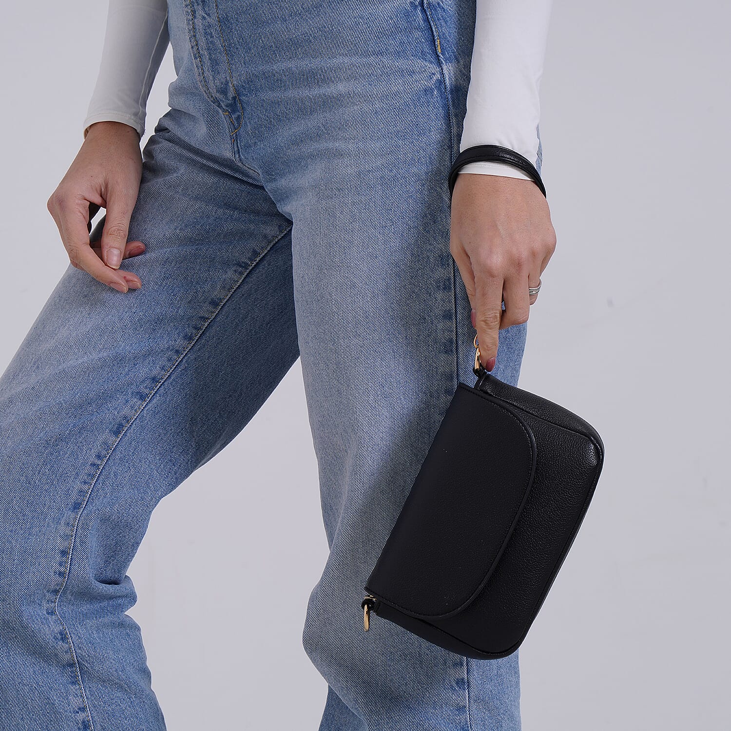 Elegant Flap Crossbody Bag with Adjustable Strap - Black