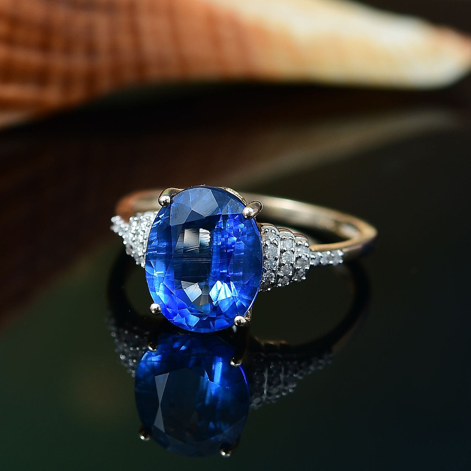Collectors Dream - 9K Yellow Gold AAA Natural Kashmir Kyanite (4.65Ct) & Natural White Diamond Ring 4.77 Ct.