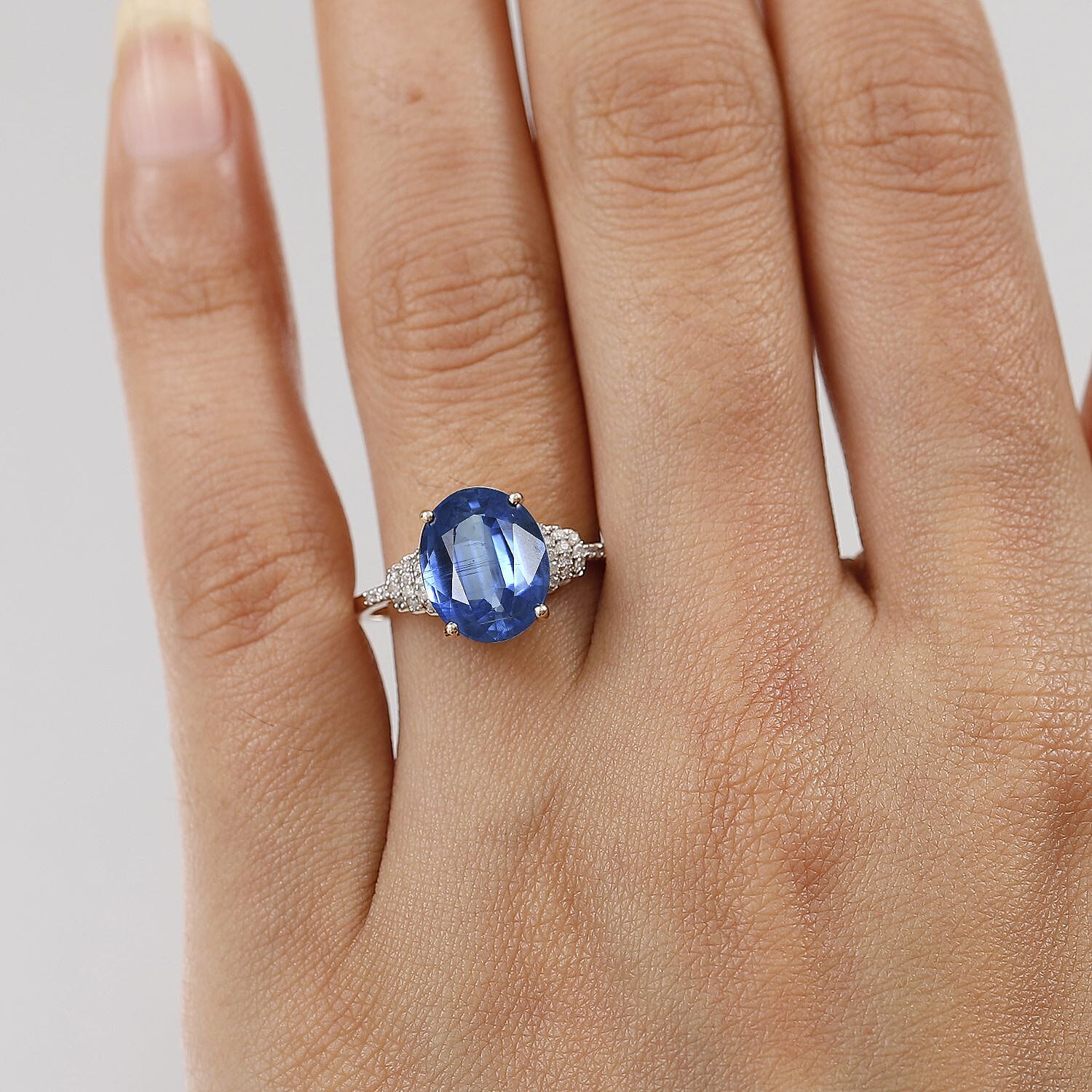 Collectors Dream - 9K Yellow Gold AAA Natural Kashmir Kyanite (4.65Ct) & Natural White Diamond Ring 4.77 Ct.