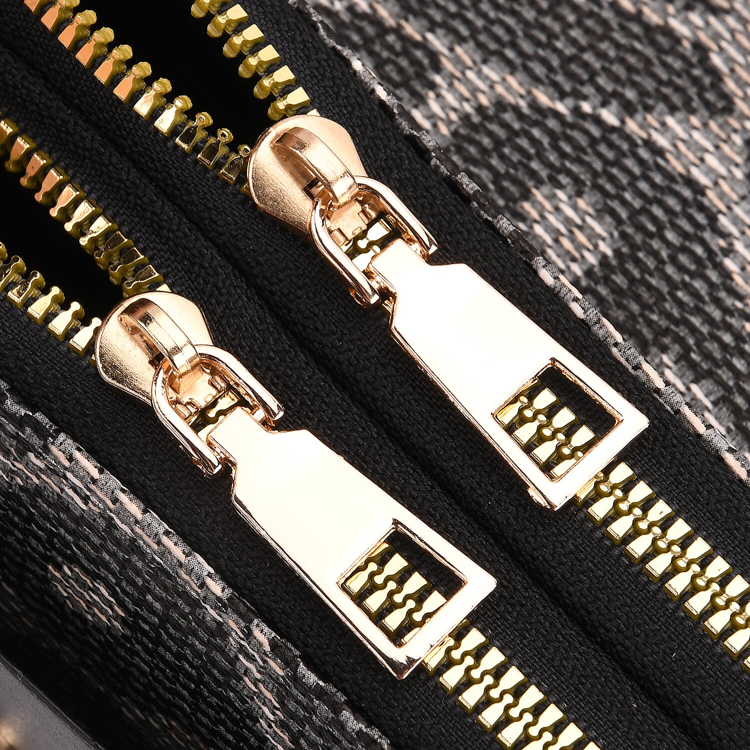 Designer Inspired - Leopard Pattern Crossbody Bag - Black