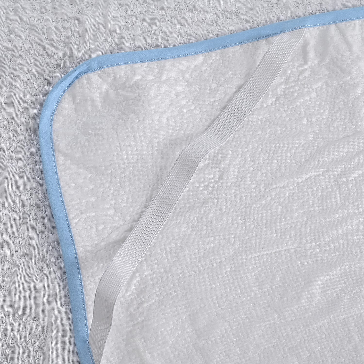 Luxury Cooling Jaquard Waterproof Mattress Protector - With Anchor Band Fit (Machine Washable) - Size King Luxury Cooling Jaquard Waterproof Mattress Protector - With Anchor Band Fit (Machine Washable) - Size King