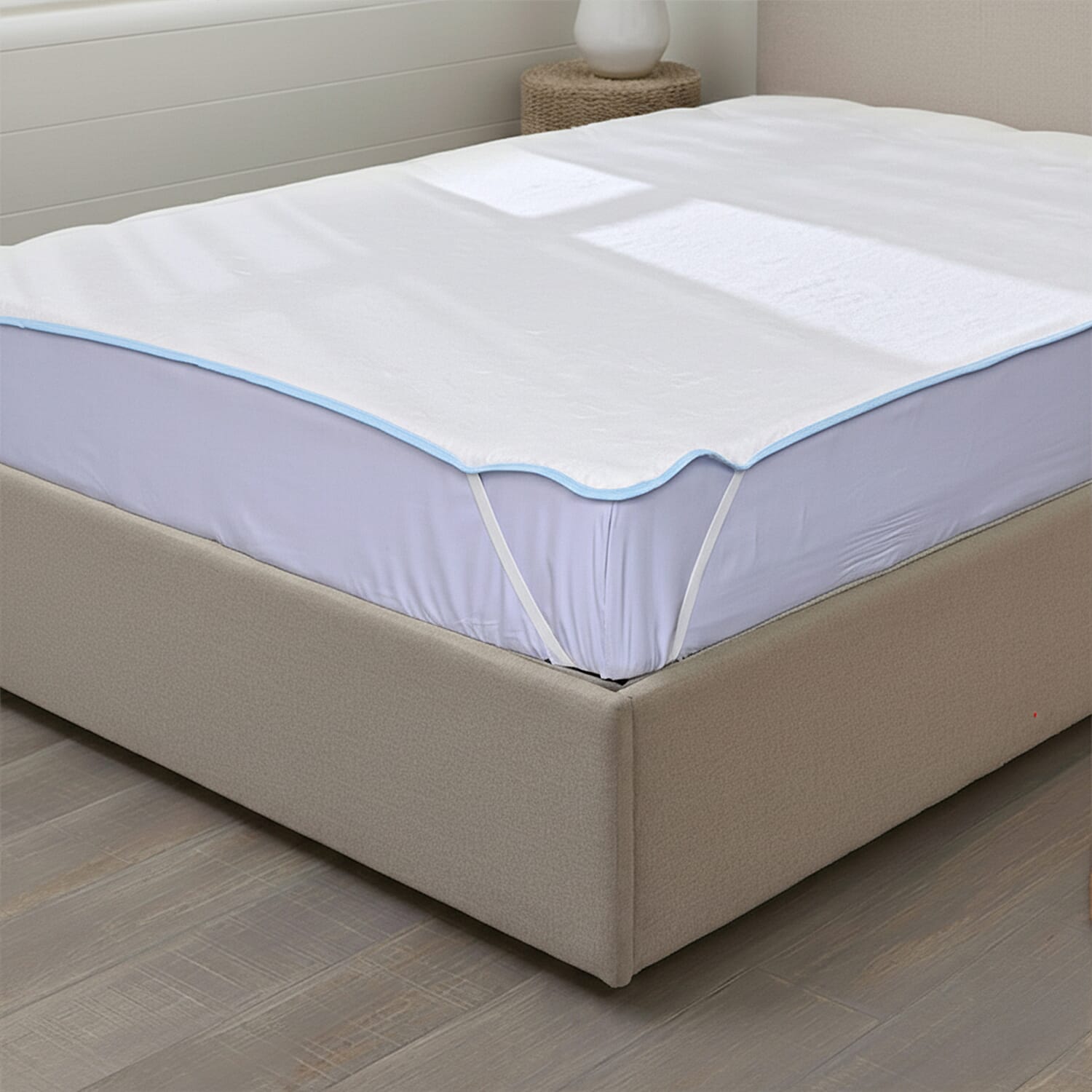 Homesmart Cooling Jacquard Waterproof Mattress Protector with Anchor Band Fit (200x150cm) - White