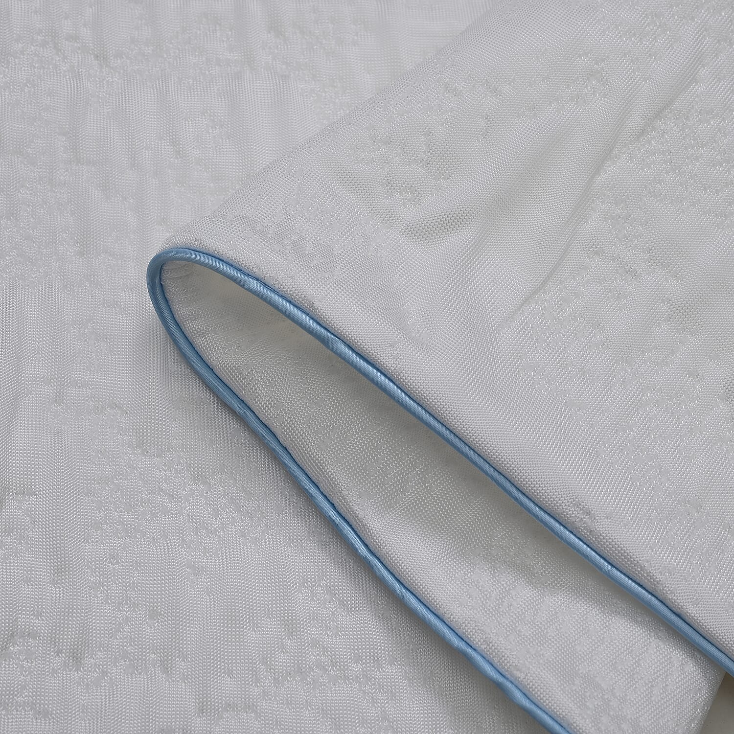 Luxury Cooling Jaquard Waterproof Pillow Protector (Machine Washable) Luxury Cooling Jaquard Waterproof Pillow Protector (Machine Washable)