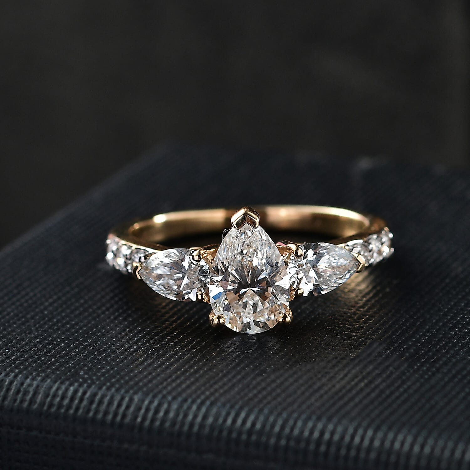 Luxuriant 18K Yellow Gold SGL Certified (VS-EF) Lab Grown Diamond Ring 2.00 Ct.