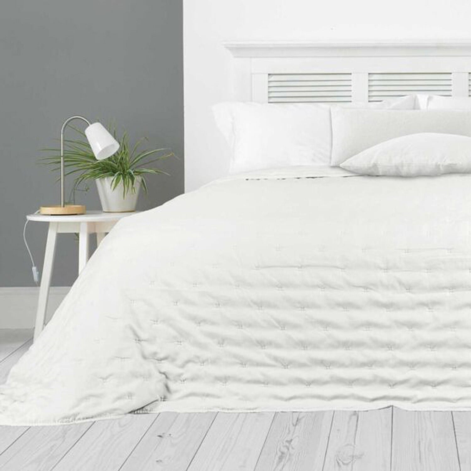 Country Club Leon Embossed Bedspread (Size 260x240 cm) - Vintage White
