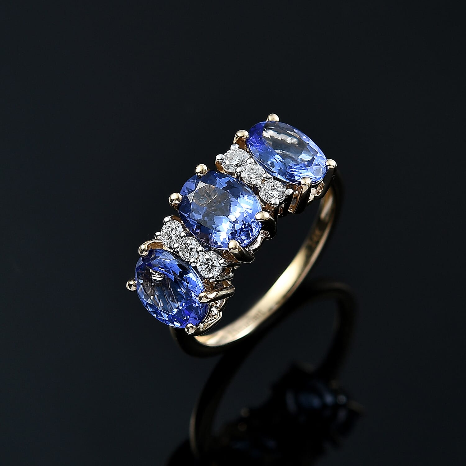14K Yellow Gold  AA   Tanzanite ,  Lab Grown Diamond  SI 3 Stone Ring 4.47 ct,  Gold Wt. 2.65 Gms  3.889  Ct.
