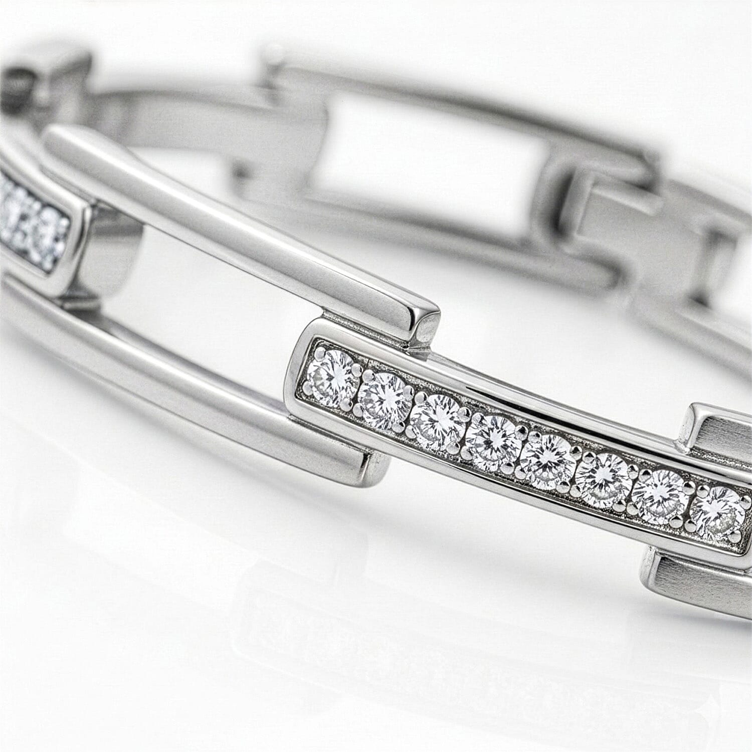 Luxuriant Diamond Lab Grown Diamond (SI-G-H) Bangle (Size - 7.5) in Rhodium Overlay Sterling Silver 0.25 Ct, Silver Wt. 15.30 Gms.