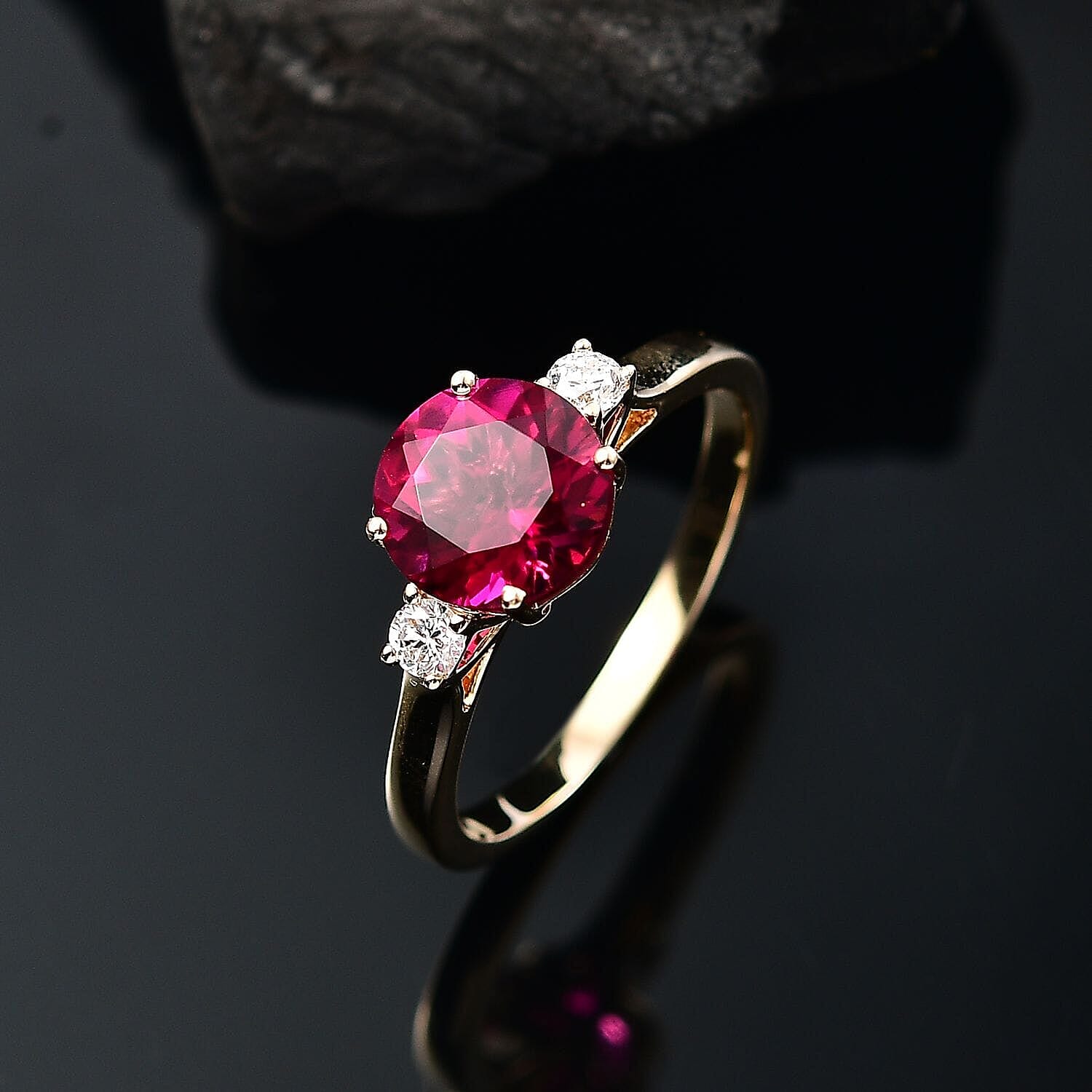 10K Yellow Gold AAA Lab Grown Bixbite, Lab Grown Diamond VS-EF Solitaire Ring, Gold Wt.2.31 Gms  2.505  Ct.