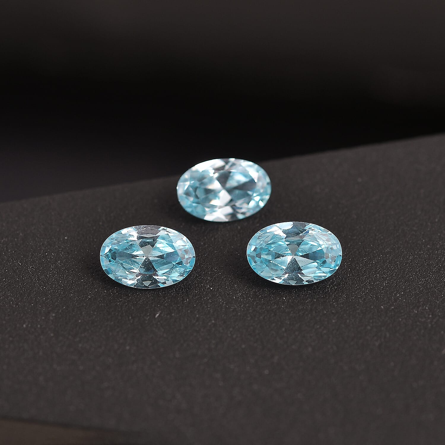 Aqua Cubic Zirconia Oval Shape Gemstone 1.91 Ct.