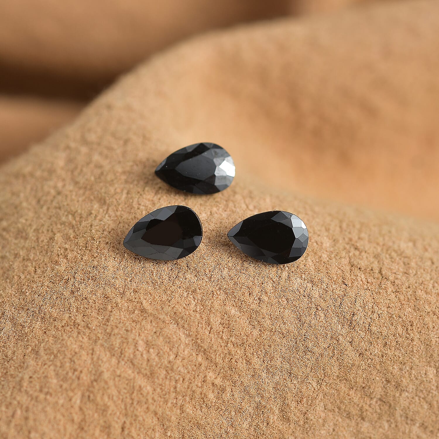 Black Cubic Zirconia Pear Shape Gemstone 1.64 Ct.
