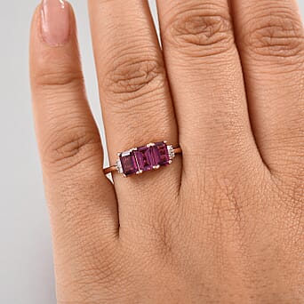 https://tjcuk.sirv.com/Products/80/7/8074650/Radiant-Ember-Garnet-White-Diamond-Ring-in-18K-Vermeil-Rose-Gold-Plate_8074650_2.jpg?w=342&h=342