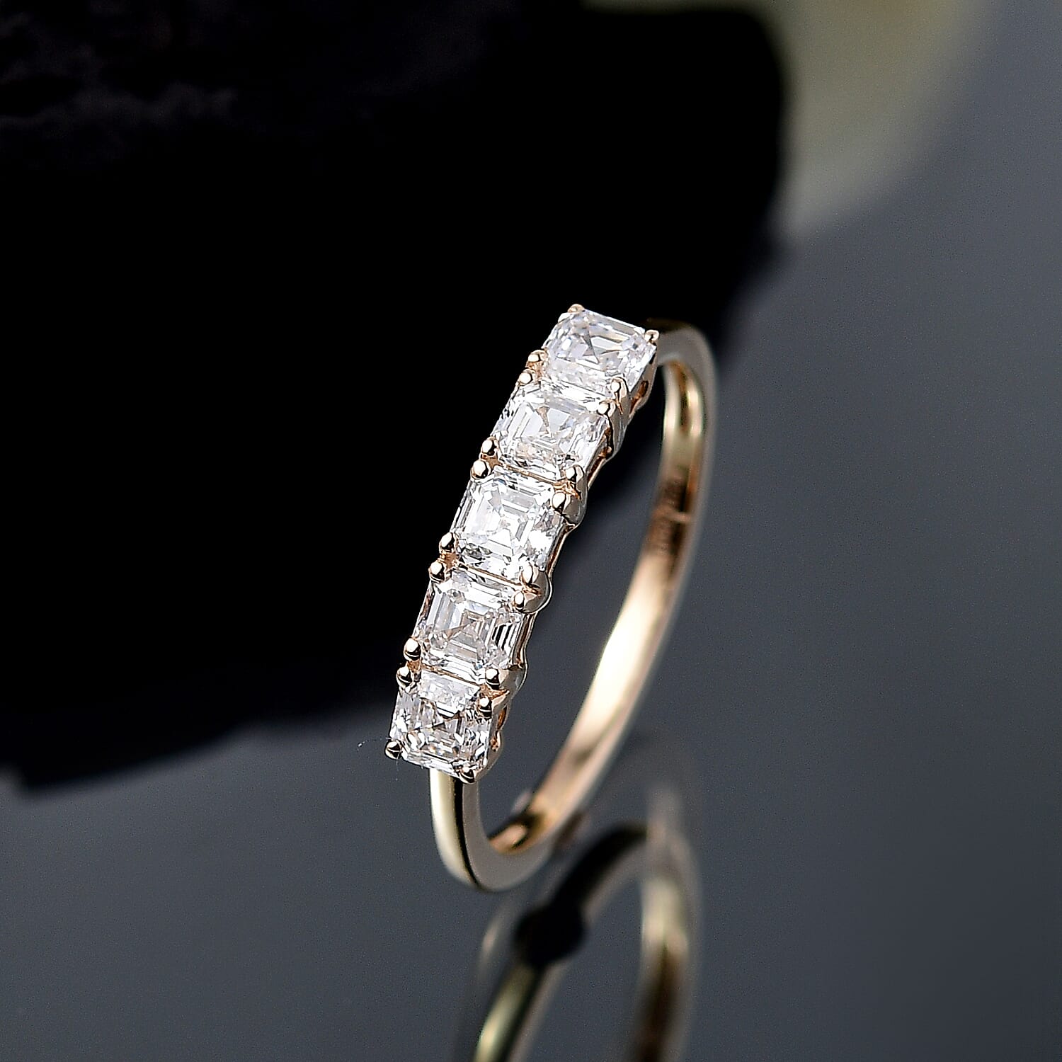 Luxuriant Diamond 9K Yellow Gold VS Lab Grown Diamond EF, VS 5 Stone Ring, Gold Wt.1.8 Gms  1.060  Ct.