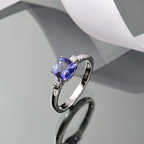 950 Platinum AAAA Tanzanite White Diamond VS-EF Solitaire Ring, Platinum Wt.5.5 Gms  1.550  Ct.
