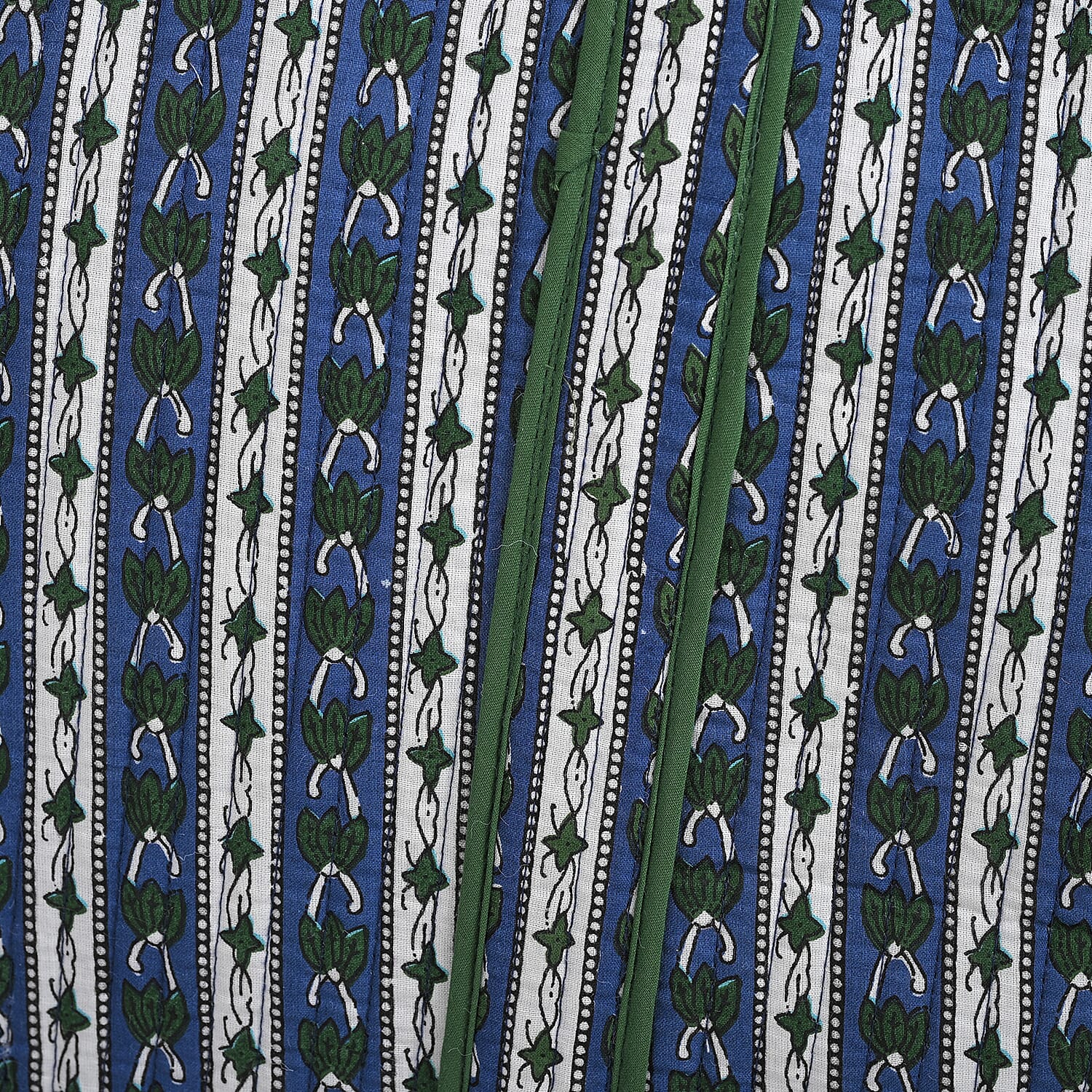 Quilted Fabric Stripe Pattern Tote Bag with Zipper Closure - White & Blue