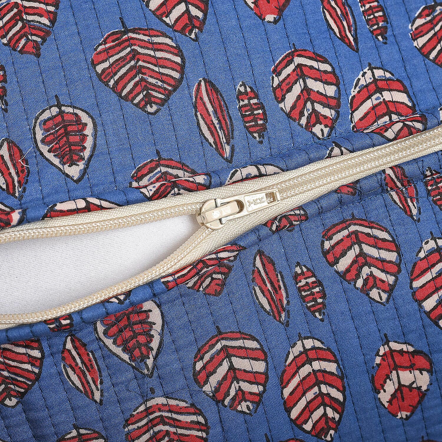 Quilted Fabric Floral Print Travel Duffel Bag - Blue & Red