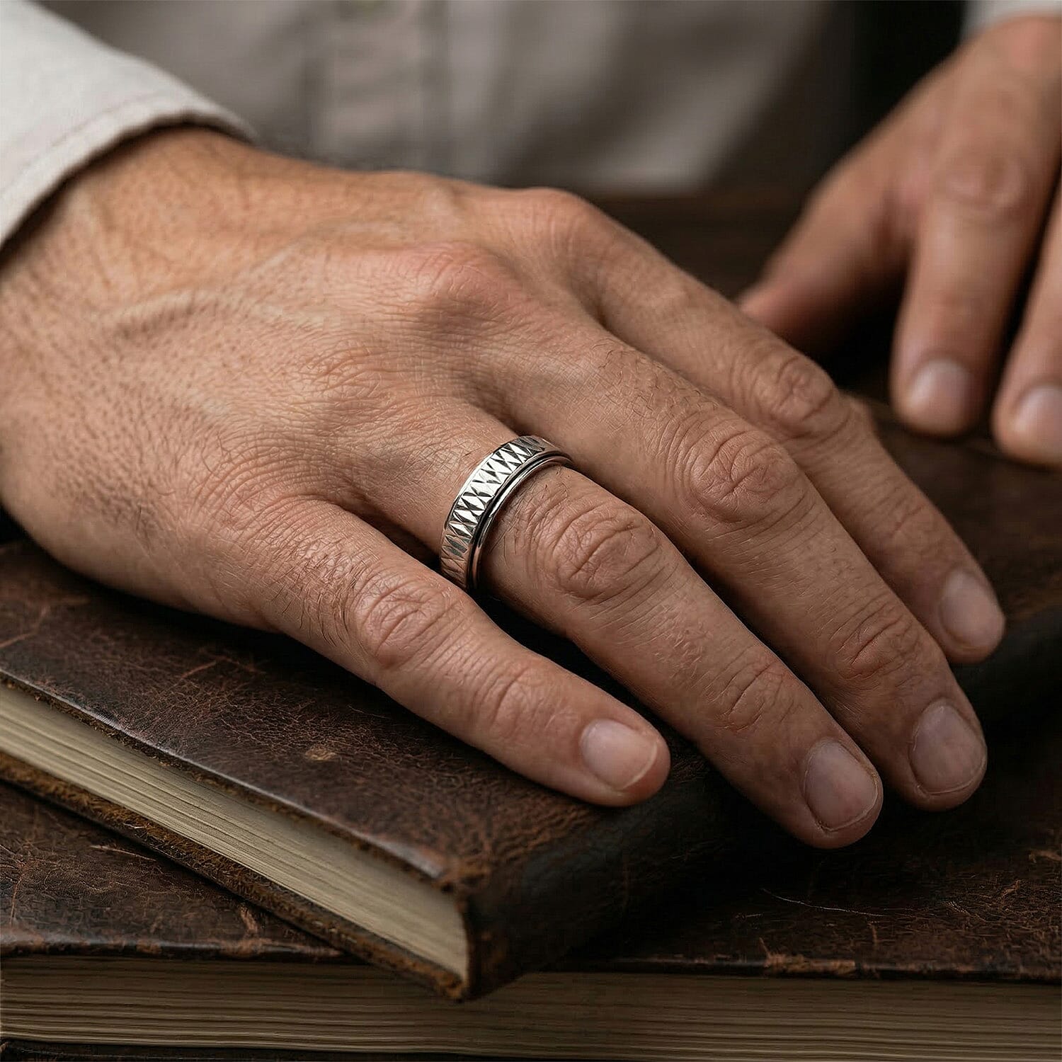 CloseOut Deal - Rhapsody 950 Platinum Spinner Band Ring