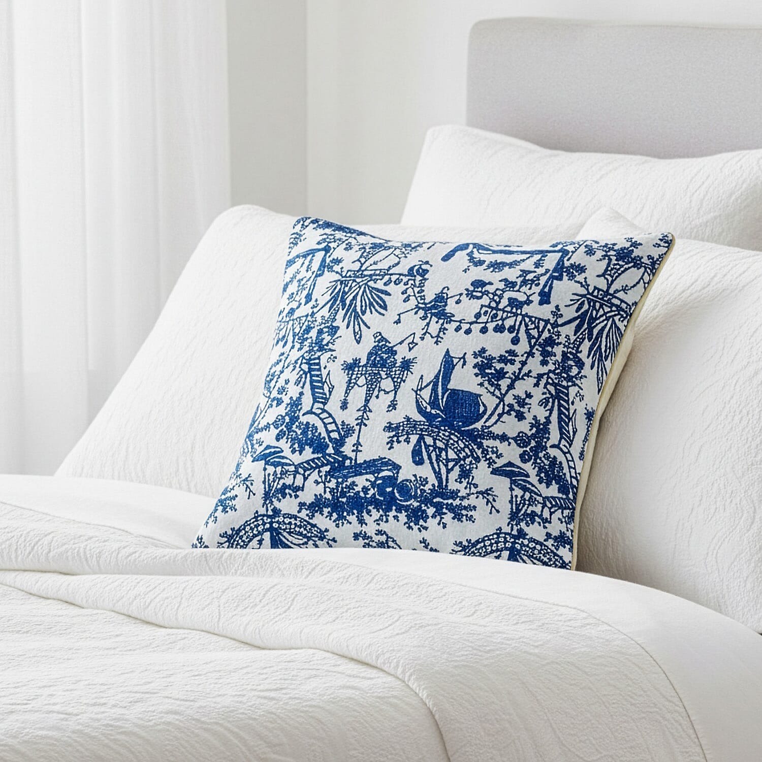 Signare Tapestry Collection - Designer Inspired Chinoserie Cushion (Size 45x45 cm) - Blue