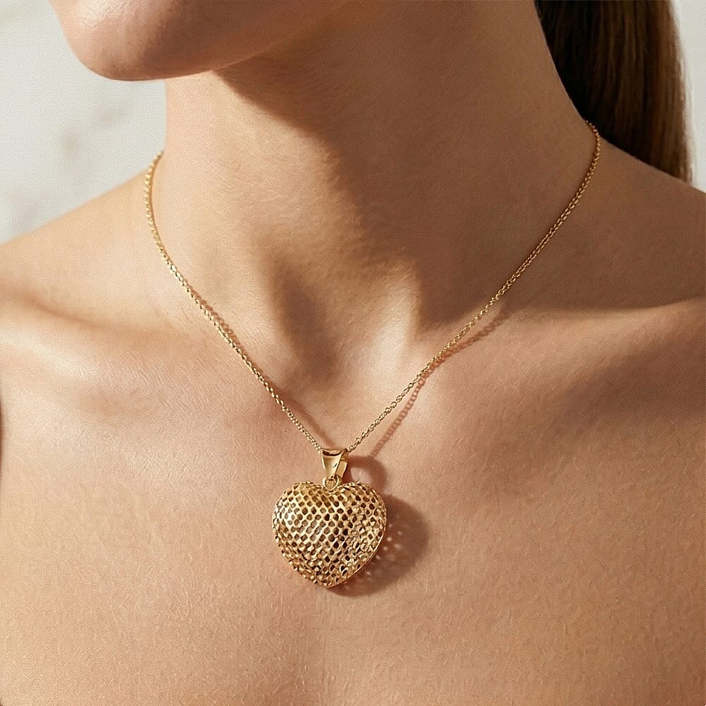 9K Yellow Gold Pendant, Gold Wt.1.2 Gms