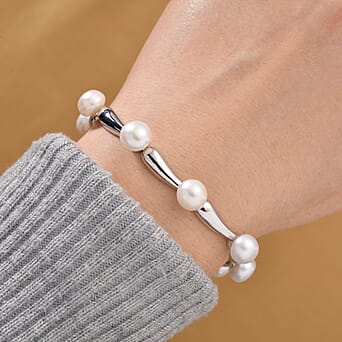 https://tjcuk.sirv.com/Products/81/0/8108253/Lucy-Q-White-Fresh-Water-Pearl-Fancy-Bracelet-Size-7-in-Rhodium-Overla_8108253_1.jpg?w=342&h=342