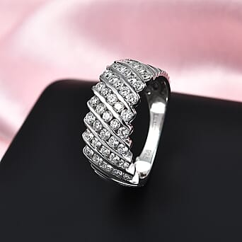 https://tjcuk.sirv.com/Products/81/1/8110314/Luxuriant-Diamond-Lab-Grown-Diamond-Main-Stone-With-Side-Stone-Ring-in_8110314_1.jpg?w=342&h=342