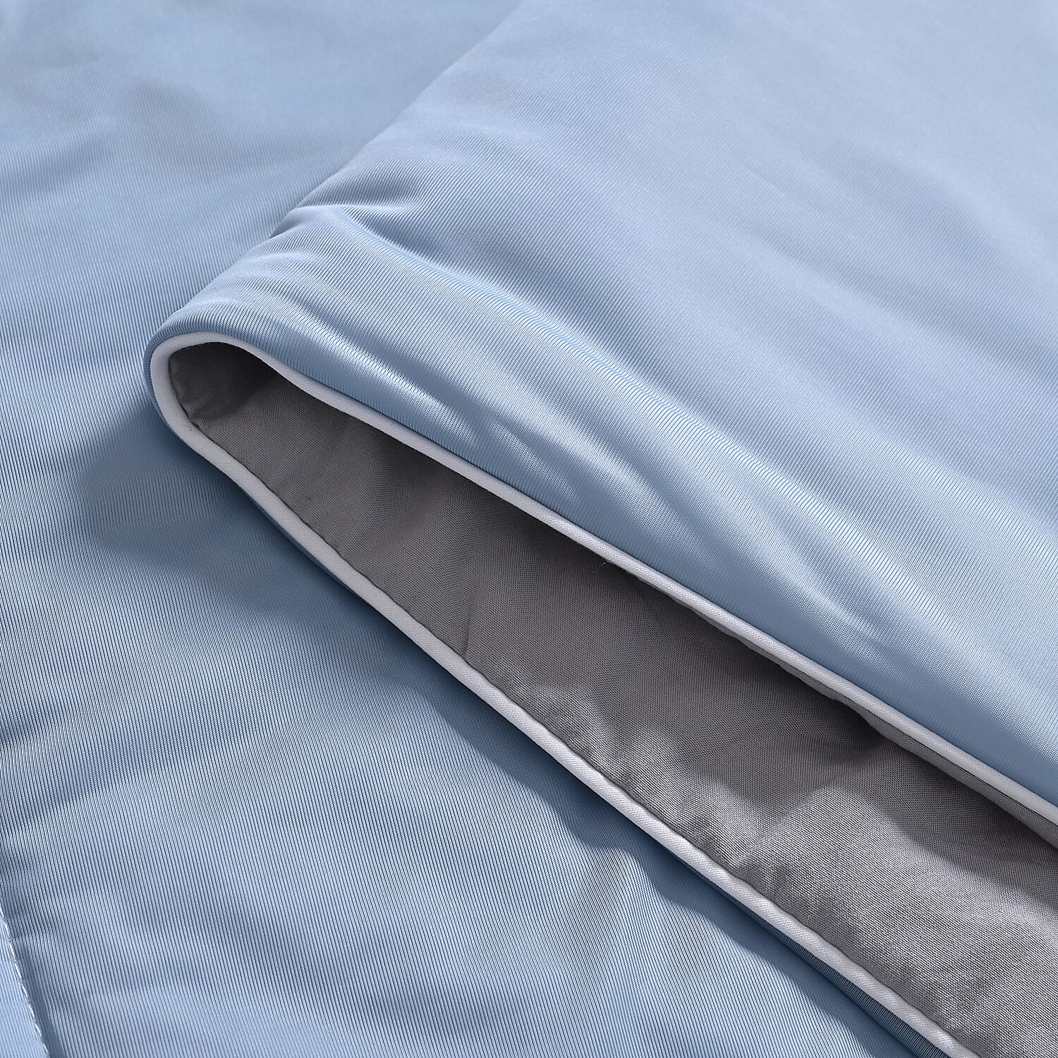 Silk Touch Ultra - Cooling Quilt - Quickly Absorbs Body Heat (Size 135x200cm)