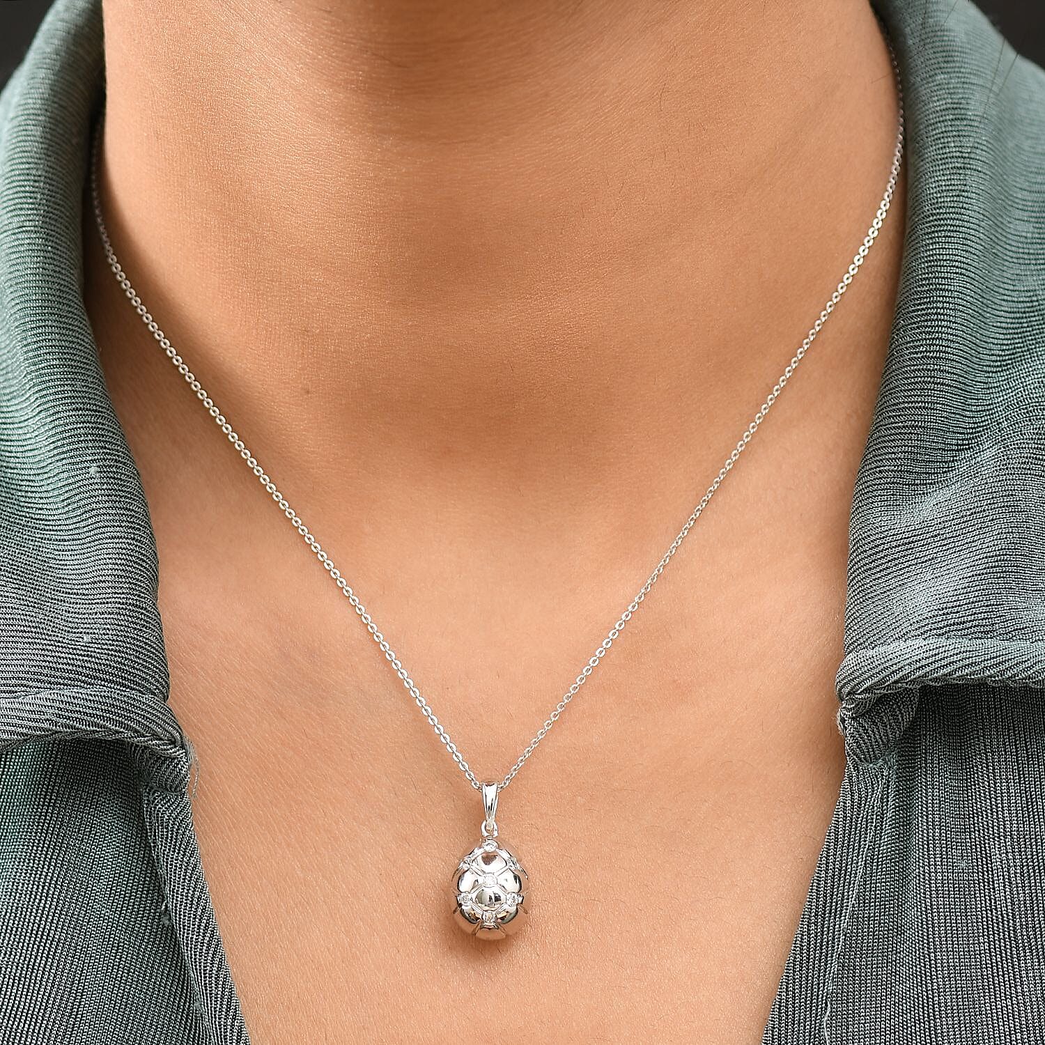 LUXURIANT Lab Grown Diamond Pendant in Sterling Silver