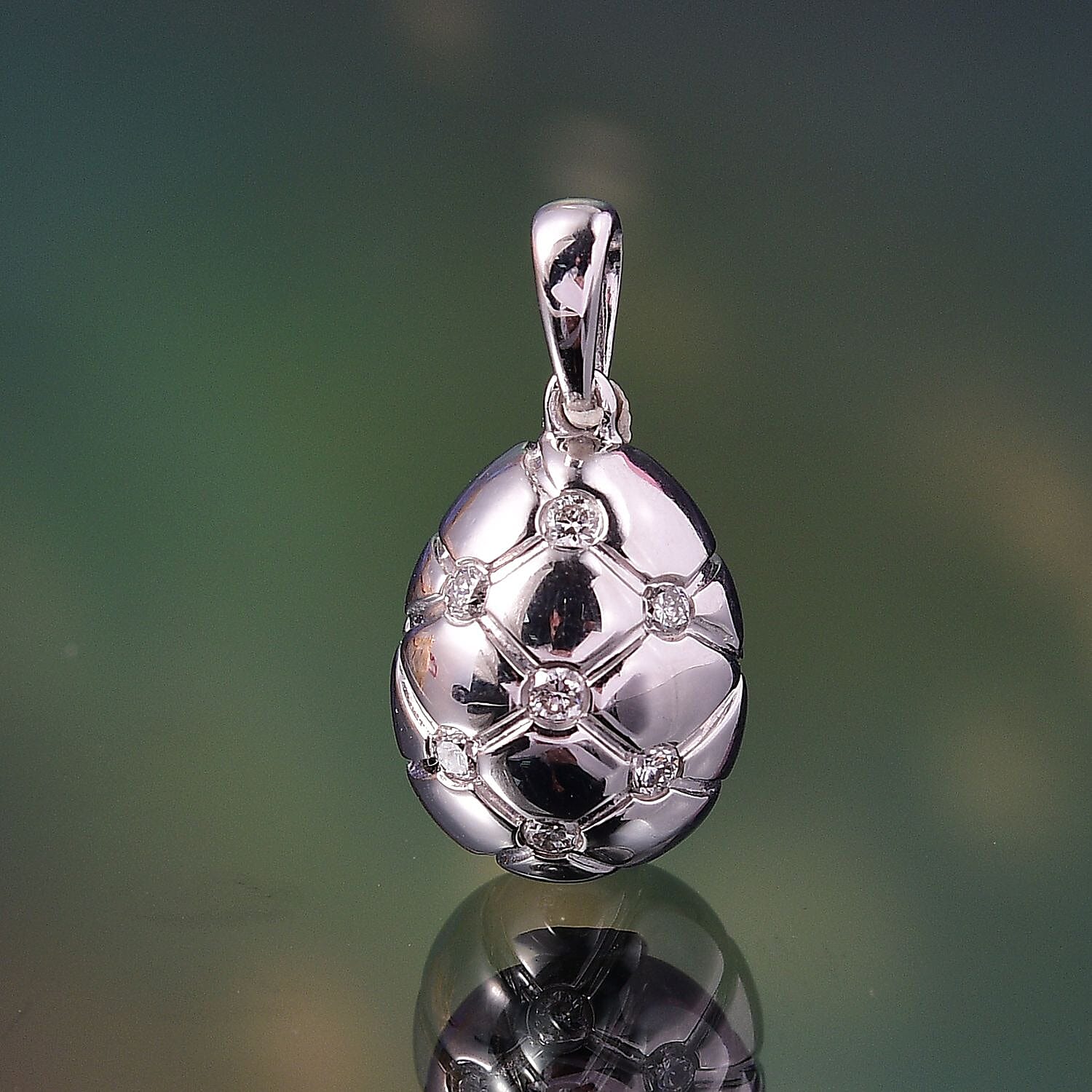 LUXURIANT Lab Grown Diamond Pendant in Sterling Silver