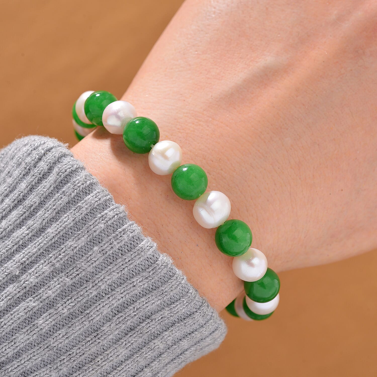 Enhanced Green Jade & Fresh Water Pearl Stone Bracelet (Size 7.5 Stretchable) 100.00 Ct.