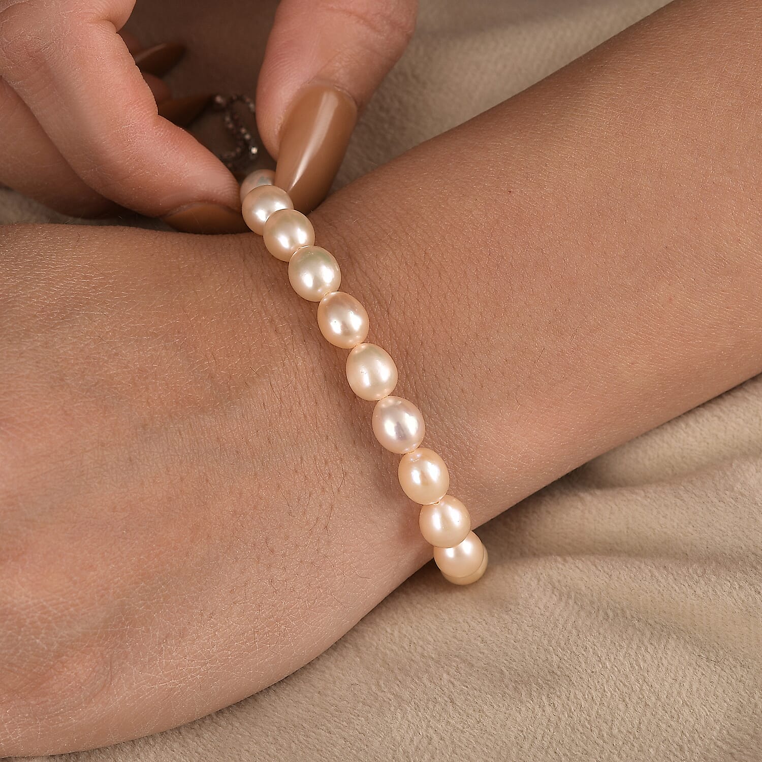 Peach Fresh Water Pearl Adjustable Bracelet (Size - 6.5 to 9.5) in Rhodium Overlay Sterling Silver 50.00 Ct. Peach Fresh Water Pearl Adjustable Bracelet (Size - 6.5 to 9.5) in Rhodium Overlay Sterling Silver 50.00 Ct.