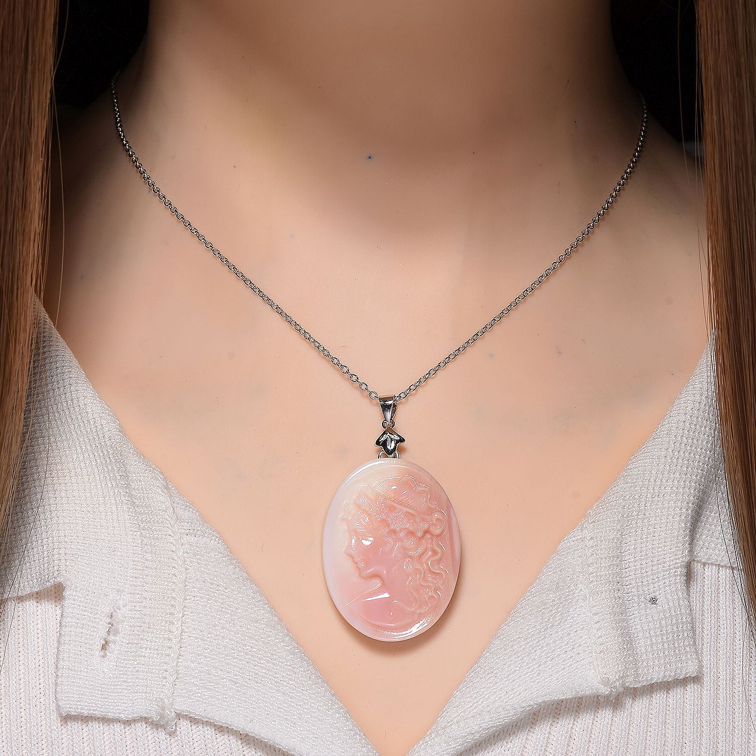 Queen Conch Shell Pendant with Chain (Size - 20) in Rhodium Overlay Sterling Silver 80.00 Ct.