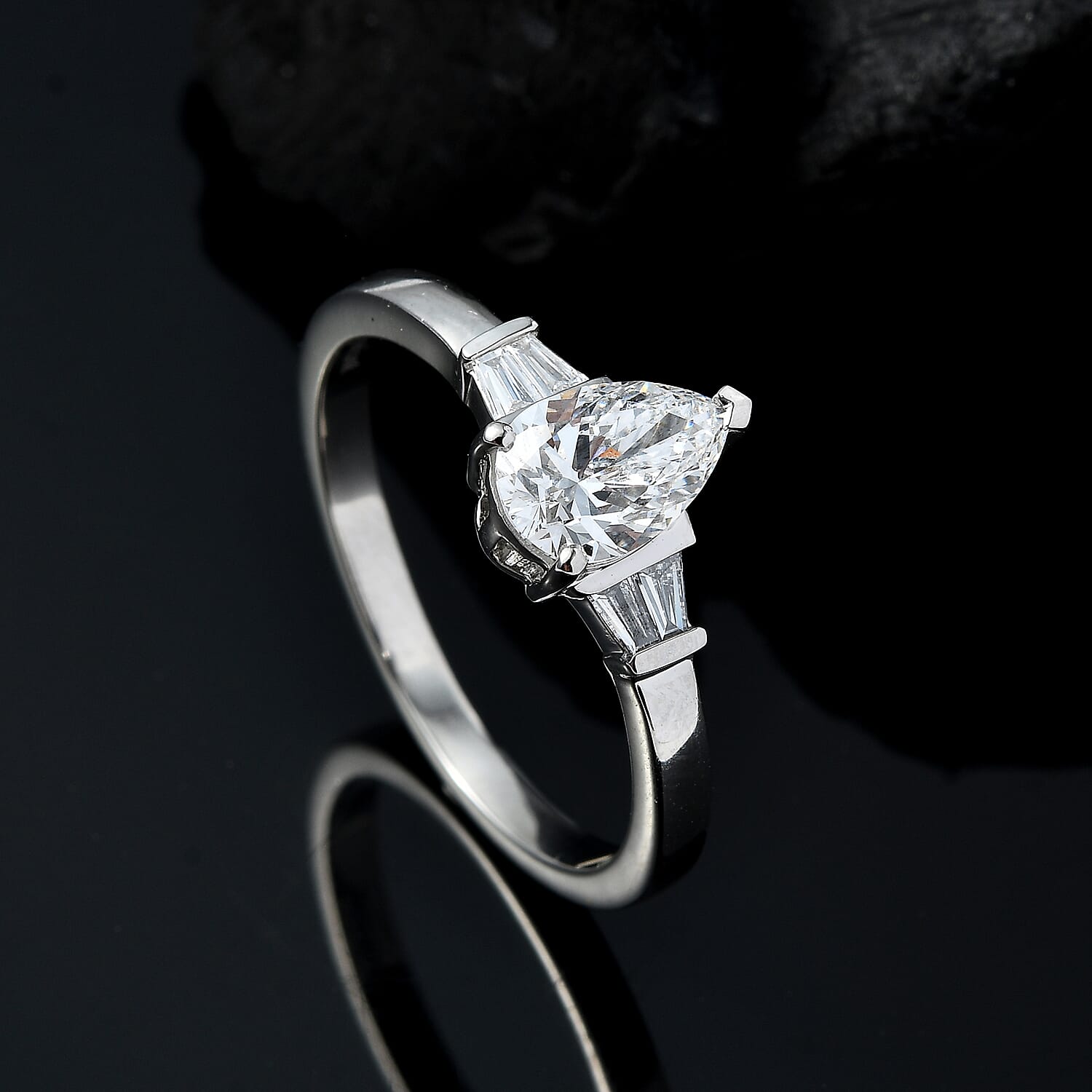 Luxuriant Diamond 950 Platinum IGI Certified (VS-EF) Lab Grown Diamond Ring 1.27 Ct, Platinum Wt. 5.20 Gms.