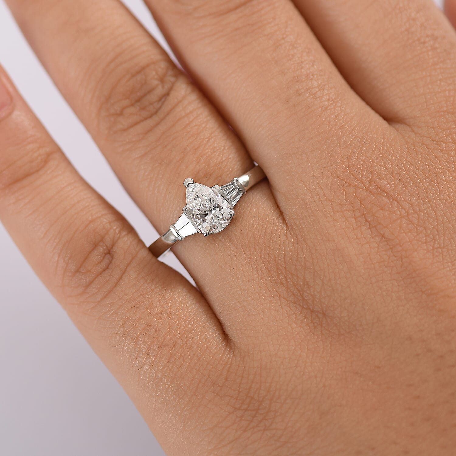 Luxuriant Diamond 950 Platinum IGI Certified (VS-EF) Lab Grown Diamond Ring 1.27 Ct, Platinum Wt. 5.20 Gms.