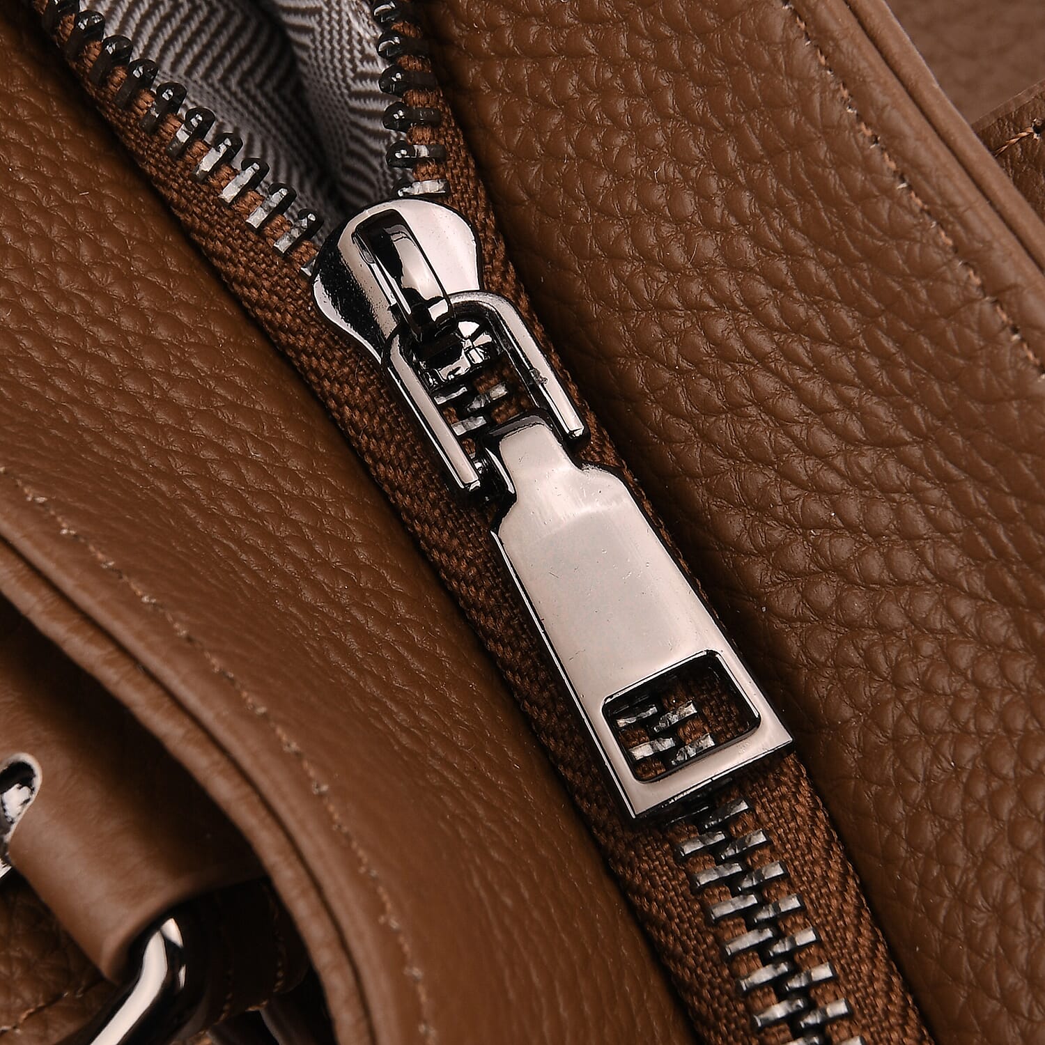 Vicenza 2025 Autumn-Winter Collection - Genuine Leather Belt-detail Crossbody Bag with Detachable Shoulder Strap - Brown