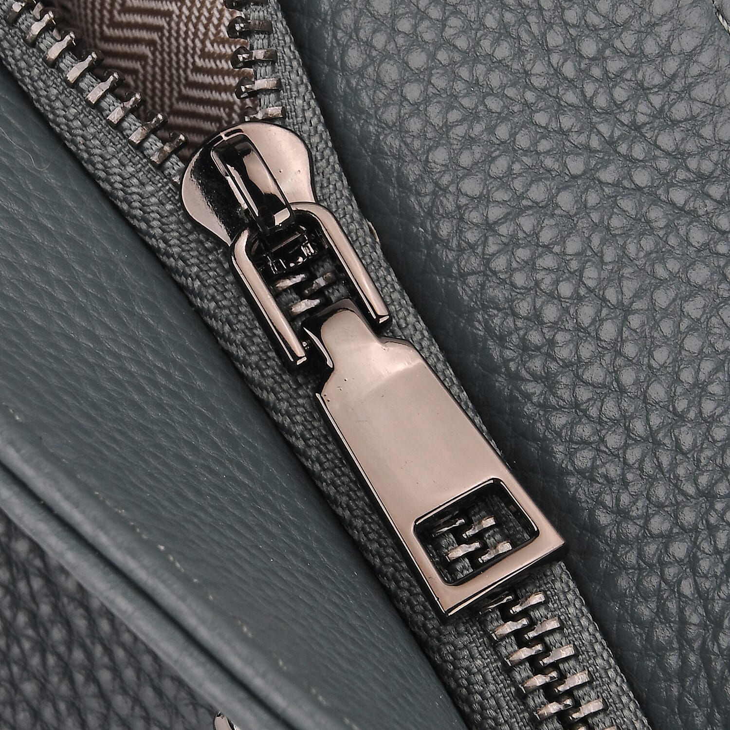 Vicenza 2025 Autumn-Winter Collection - Genuine Leather Belt-detail Crossbody Bag with Detachable Shoulder Strap - Cornflower