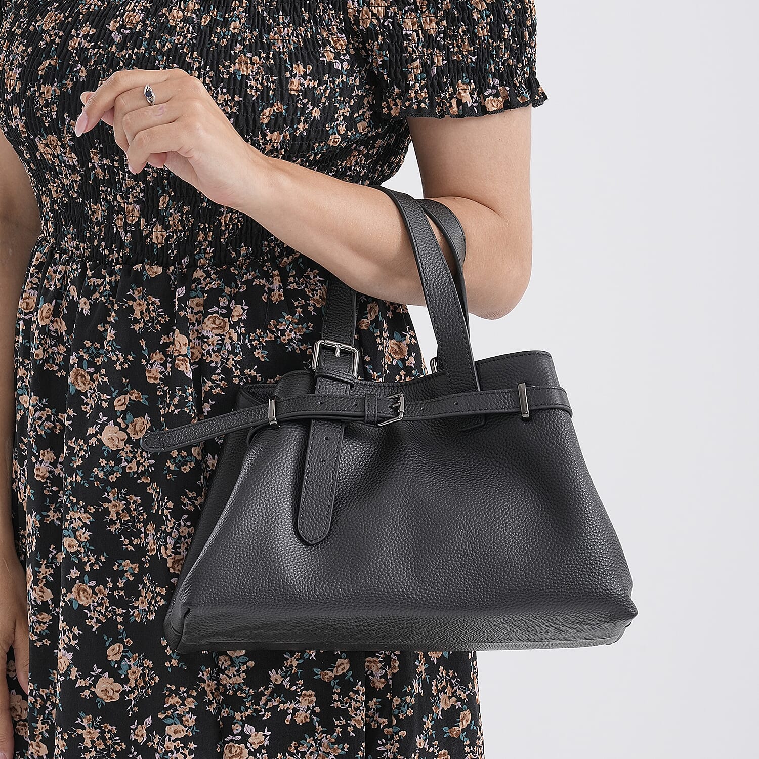 Vicenza 2025 Autumn-Winter Collection - Genuine Leather Belt-detail Crossbody Bag with Detachable Shoulder Strap - Black