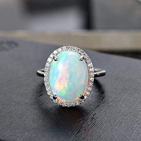 Luxuriant 950 Platinum AAAA Natural Ethiopian Opal & Lab Grown Diamond (SI-G-H) Ring 6.63 Ct, Platinum wt. 5.75 Gms.