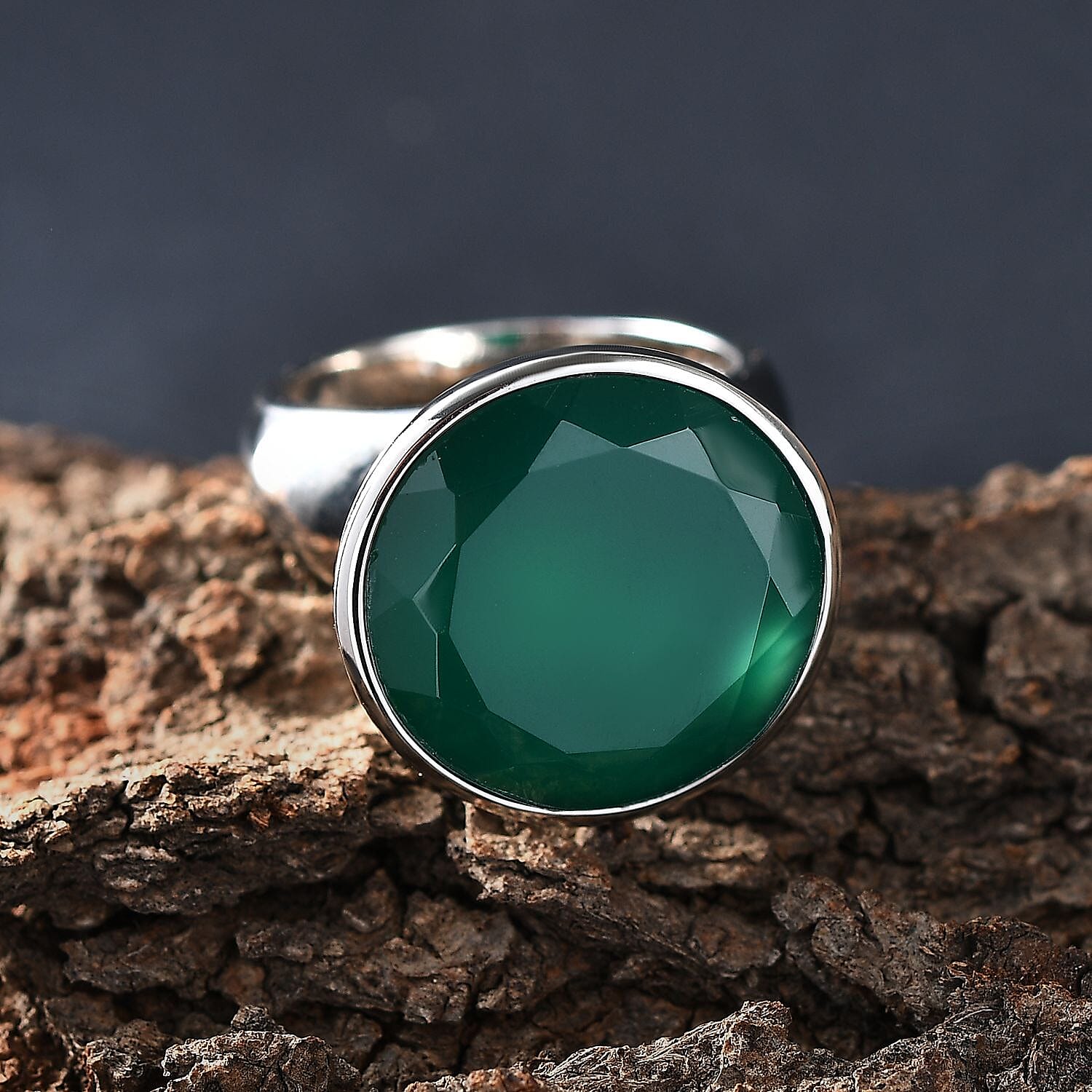 Green Onyx Solitaire Ring 14.59 Ct.