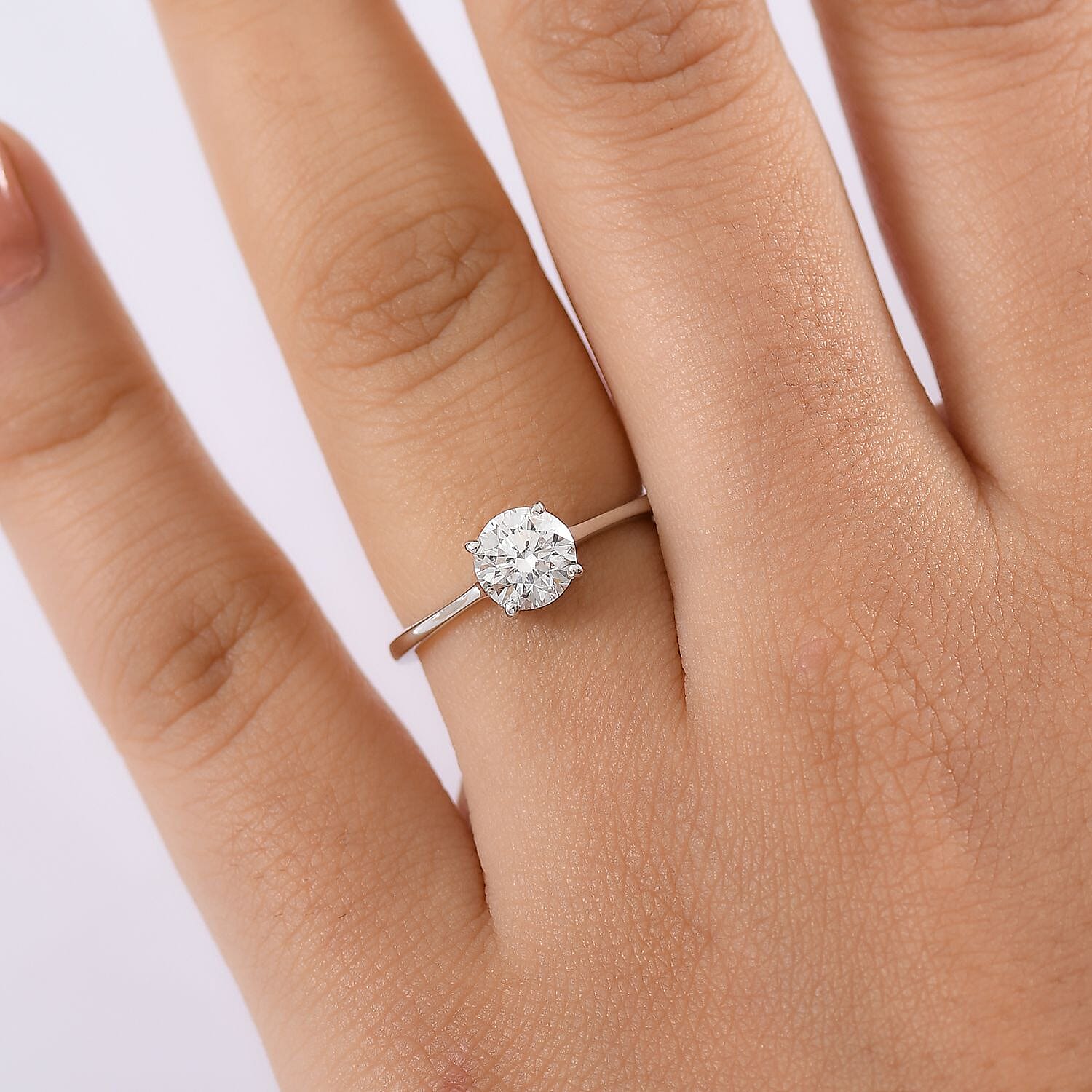 Luxuriant 14K Gold VS-EF Lab Grown Diamond Solitaire Ring