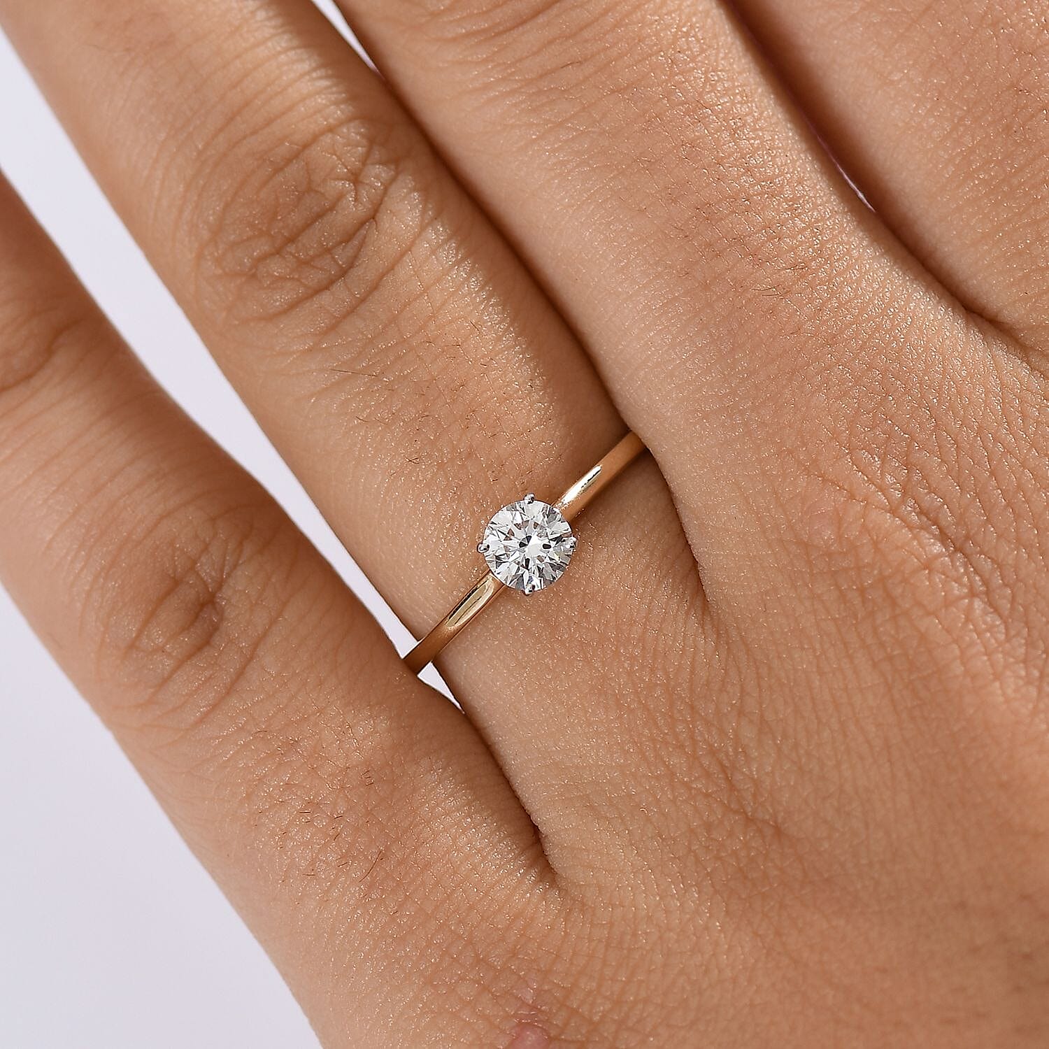 Luxuriant 14K Gold VS-EF Lab Grown Diamond Solitaire Ring