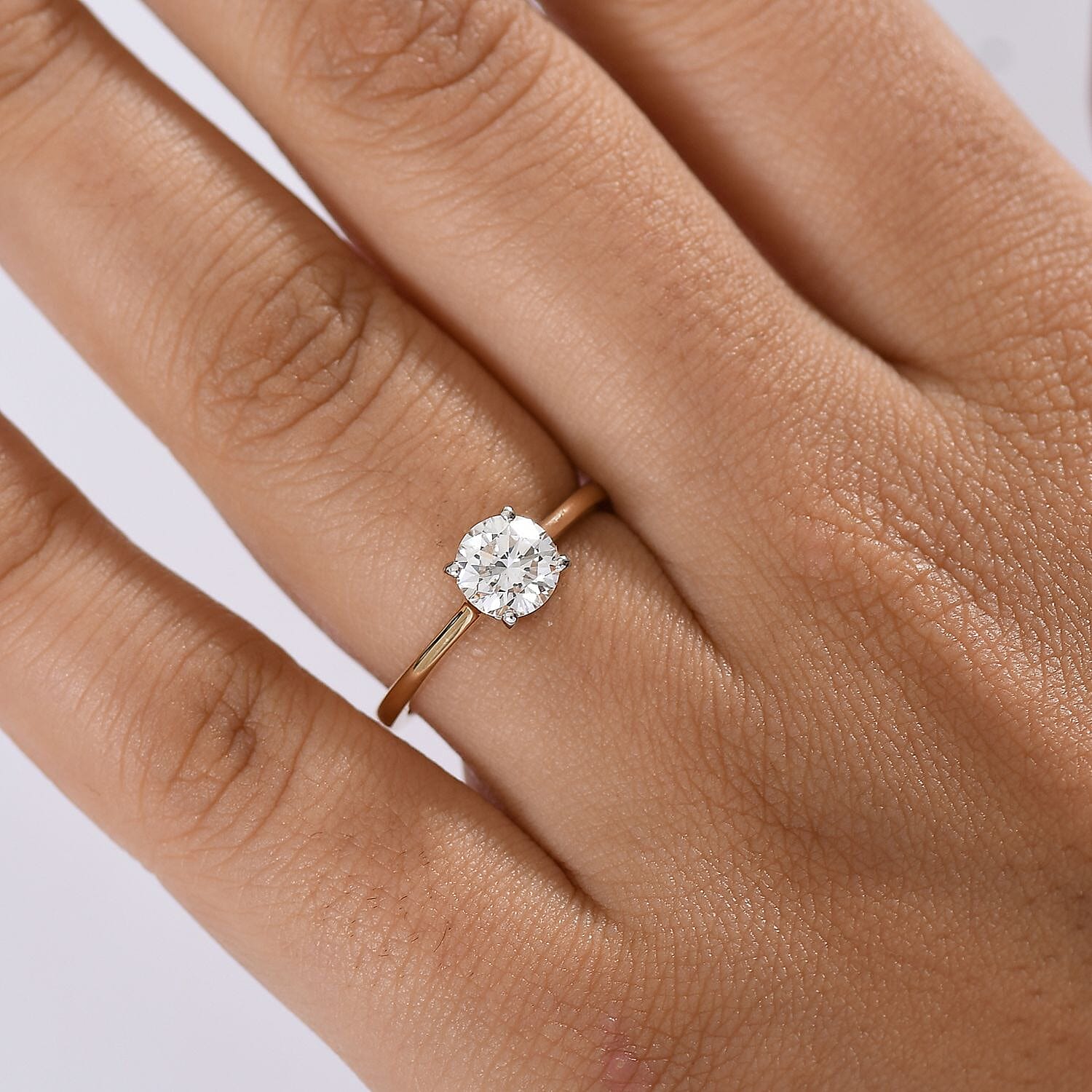 Luxuriant 14K Gold VS-EF Lab Grown Diamond Solitaire Ring