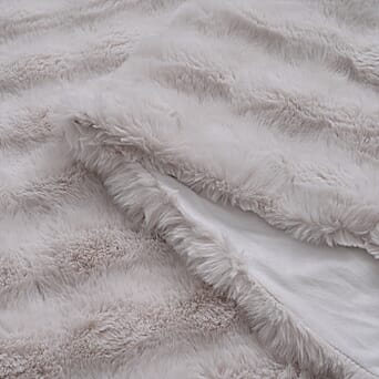 https://tjcuk.sirv.com/Products/81/8/8185674/Homesmart-Super-Soft-Sculptured-Faux-Fur-Blanket-180-x-150cm-Cream_8185674_4.jpg?w=342&h=342