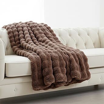 https://tjcuk.sirv.com/Products/81/8/8185677/Homesmart-Super-Soft-Sculptured-Faux-Fur-Blanket-180-x-150cm-Mink_8185677_1.jpg?w=342&h=342