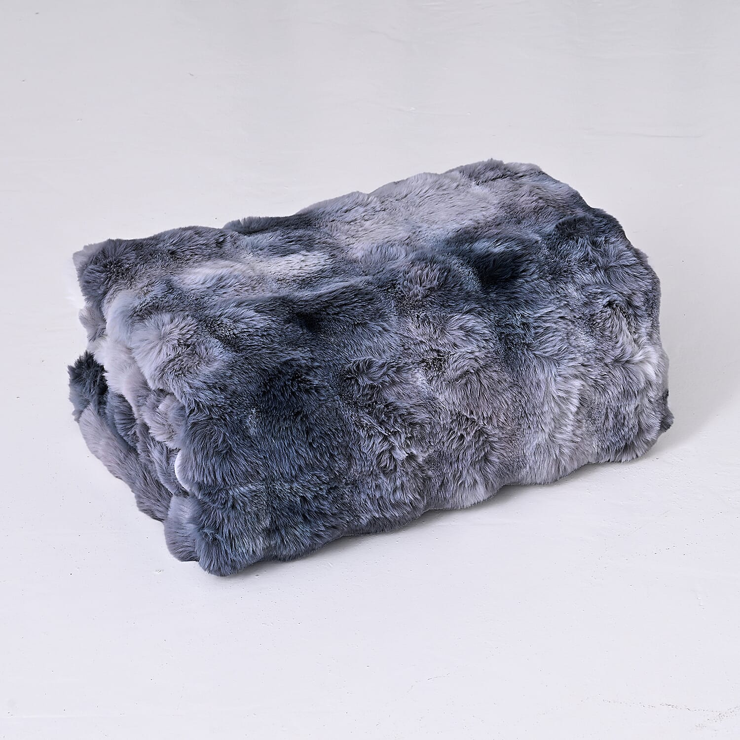 Sumptuously Super Soft Double Layered Sherpa Super Large Faux Rabbit Fur Blanket 710 GSM (200 x 150 cm) - Blue & White