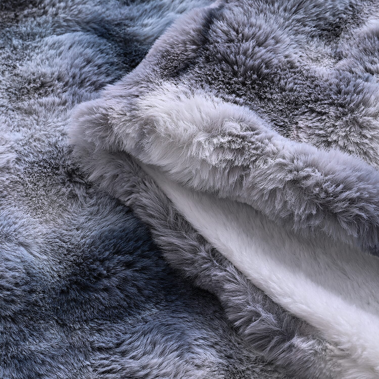 Sumptuously Super Soft Double Layered Sherpa Super Large Faux Rabbit Fur Blanket 710 GSM (200 x 150 cm) - Blue & White