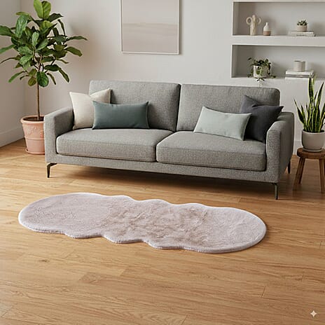 THE SUPER LUXURIOUS -HUSH HAVEN Cloud-Shaped Faux Fur Runner Rug With Foam Base (180 x 60 cm) - Ivory