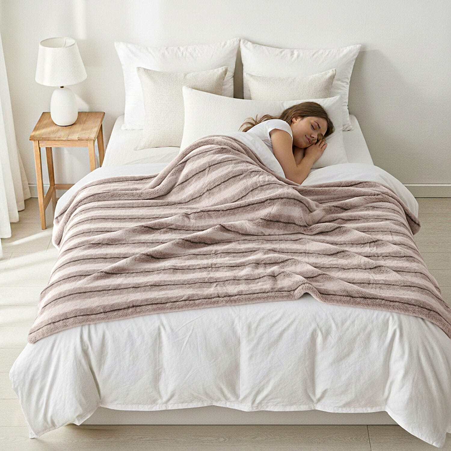 The Heaviest Weight Blanket at TJC - 1000 GSM Sumptuous Faux Rabbit Fur Double Layer Blanket With Thermal Lining Faux Mink Backing For Insulation (180x150 Cm) - White