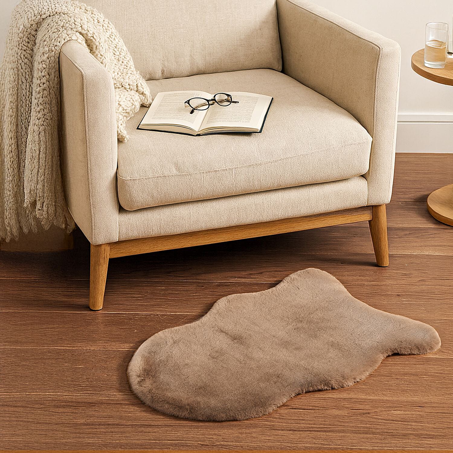 HUSH HAVEN Cosy Fish-Shaped Faux Fur Accent Rug (90 x 60 cm) - Beige